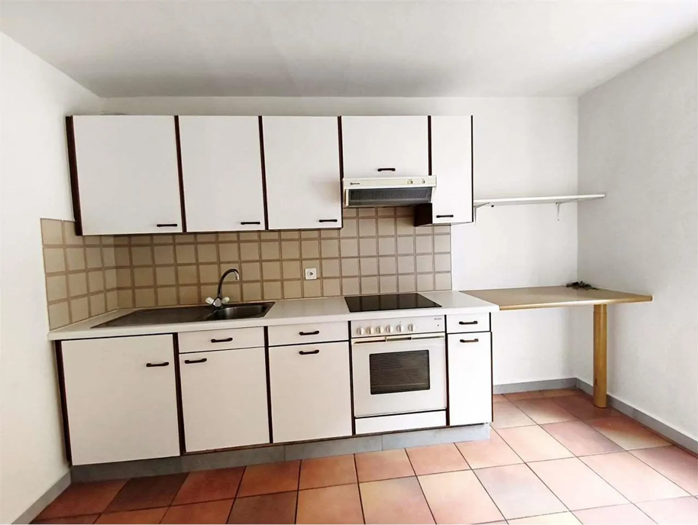 Énorme studio à seulement vingt minutes de Bellinzona avec un long balcon - Photo 4 sur 6