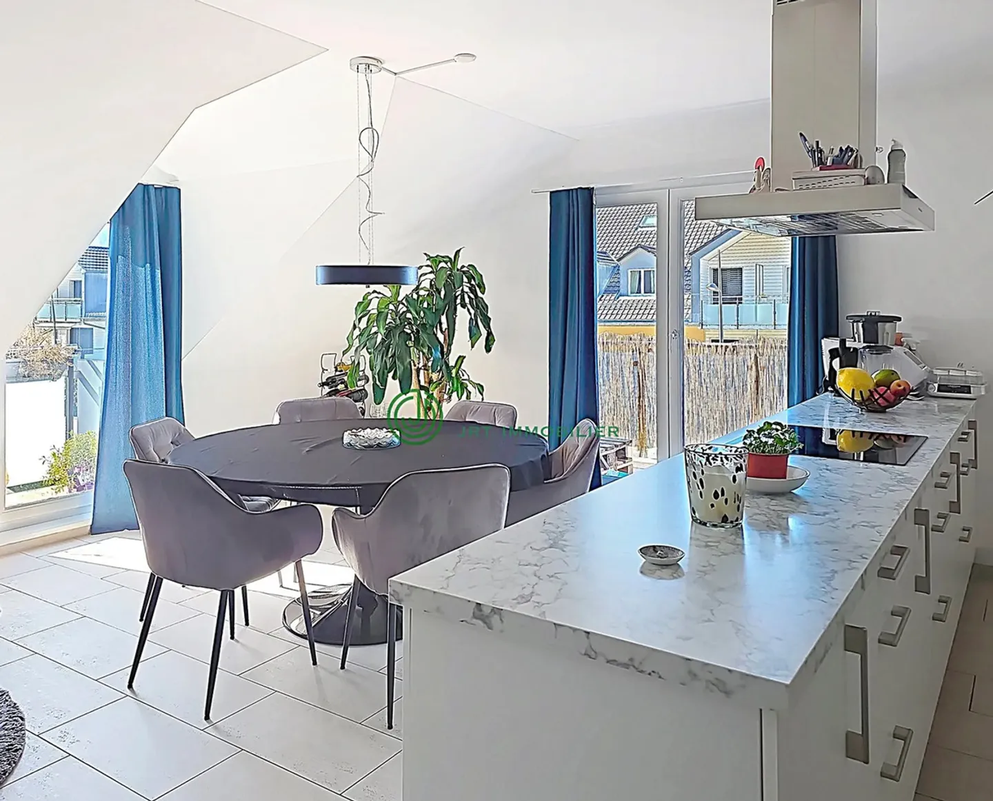 Modernes Attikawohnung mit Bergblick - Foto 5 von 9