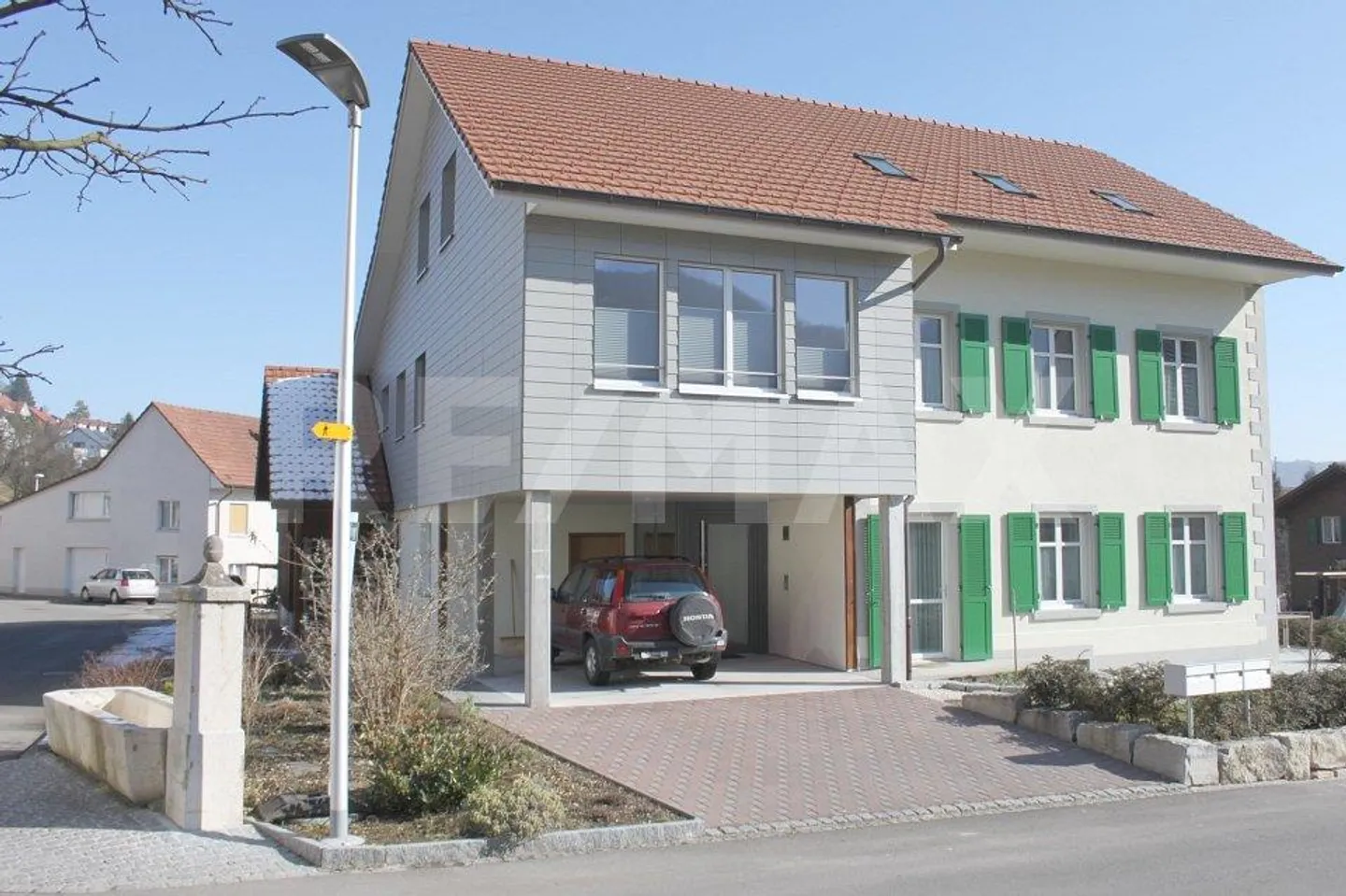 Modernes 3-Parteienhaus mit Aussicht - Foto 2 von 13