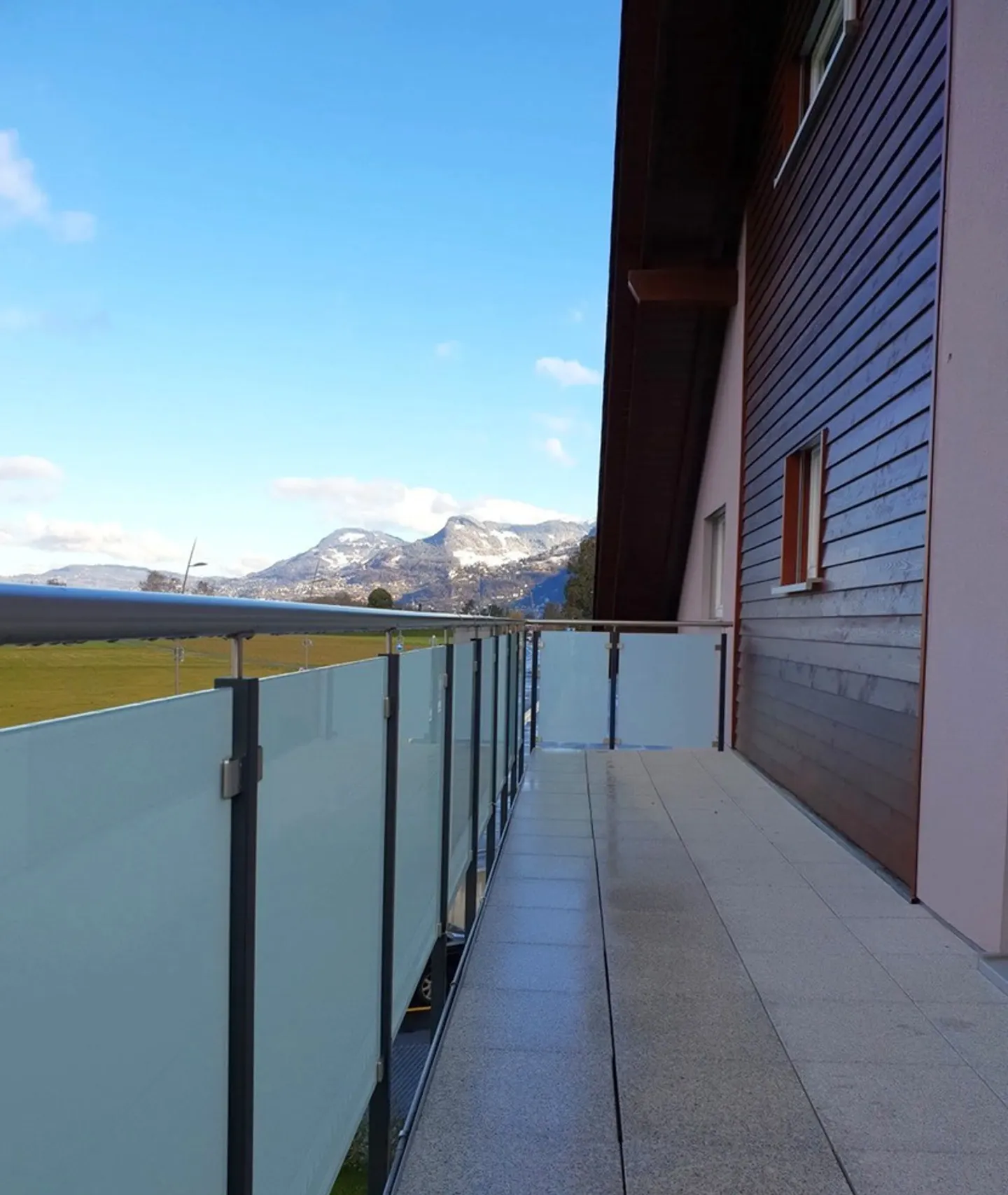 Modernes Attikawohnung mit Bergblick - Foto 8 von 9