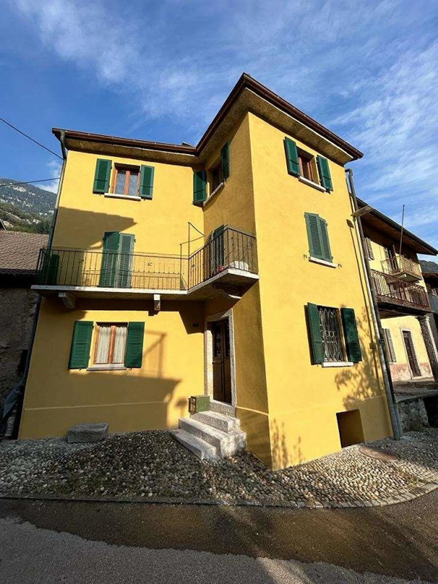 In der Nähe von Bellinzona - Cresciano: Wunderschöne 3.5 Zimmer renoviert - Foto 3 von 9