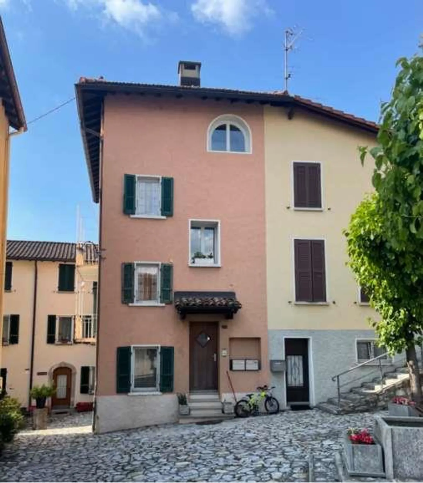 Aldesago, ottimo 2,5 ARREDATO,  con balcone - Foto 8 di 8