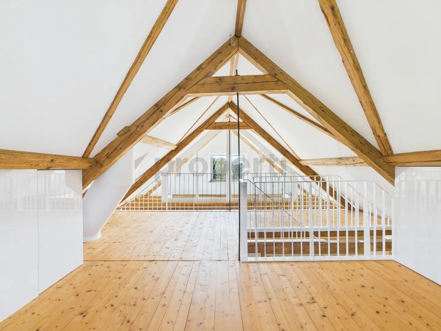 Appartement 2.5 pièces - un foyer unique qui allie histoire et modernité - Photo 4 sur 13