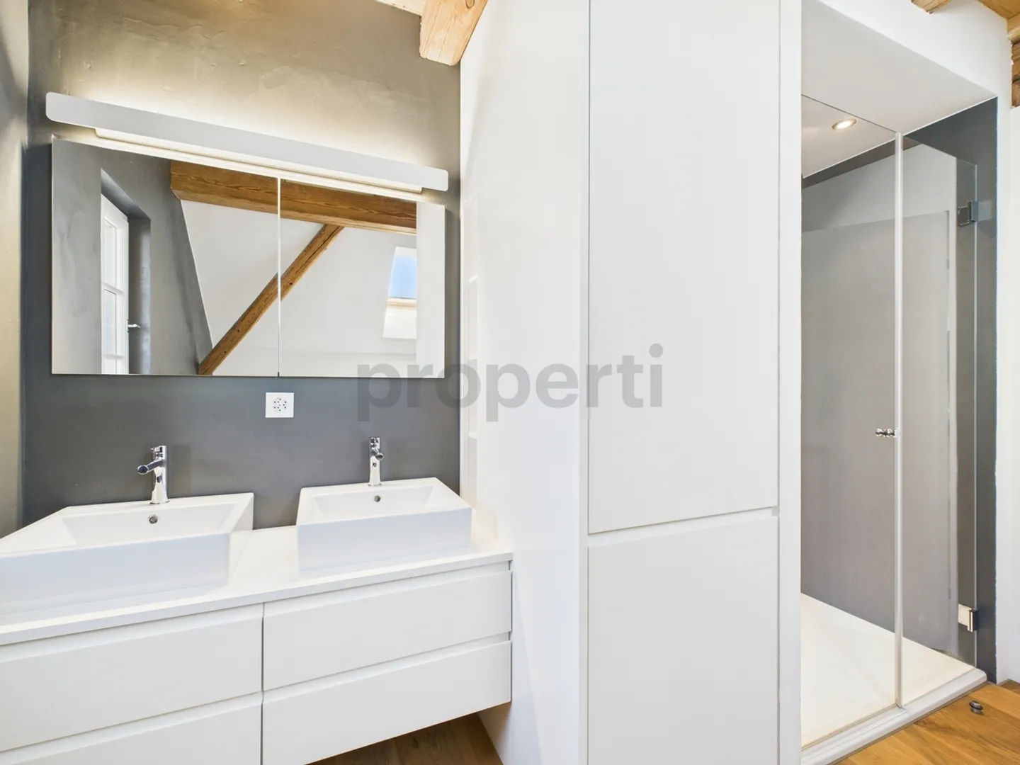 Appartement 2.5 pièces - un foyer unique qui allie histoire et modernité - Photo 8 sur 13