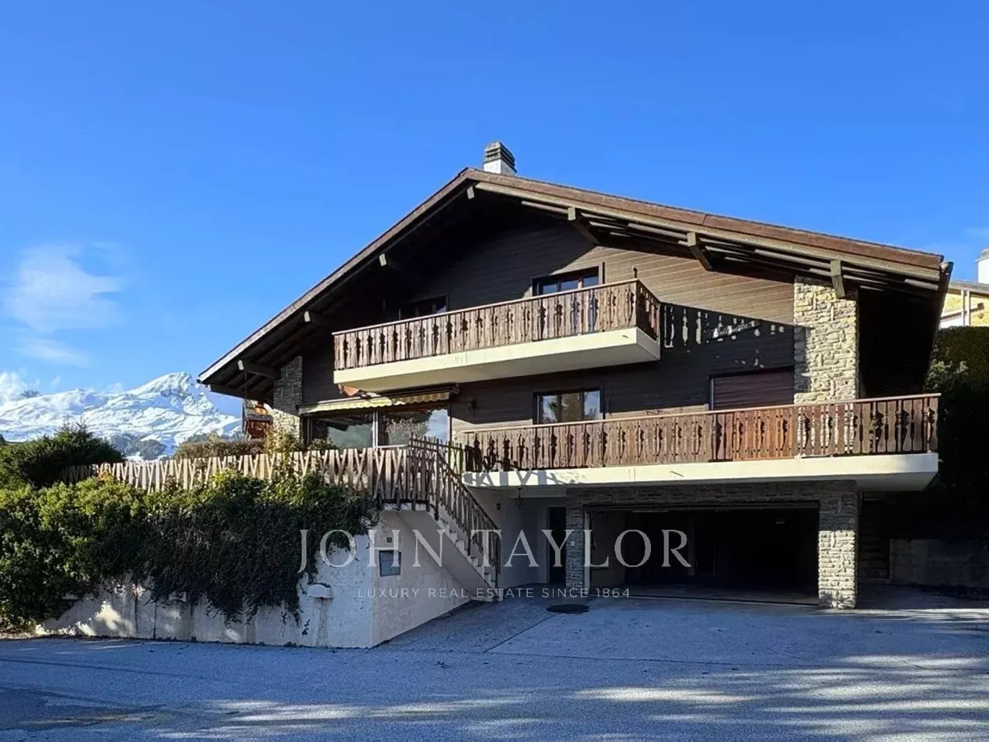 Chalet con vista e grande potenziale - Crans-Montana - Foto 1 di 13