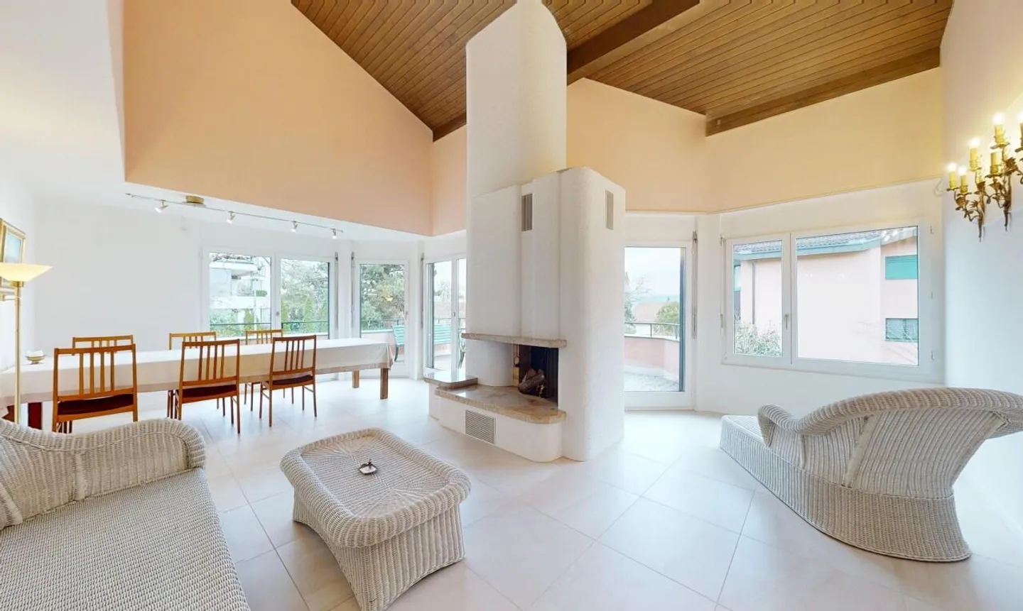 Appartement en duplex de 4,5 pièces avec chambre supplémentaire et vue partielle sur le lac - Photo 5 sur 13