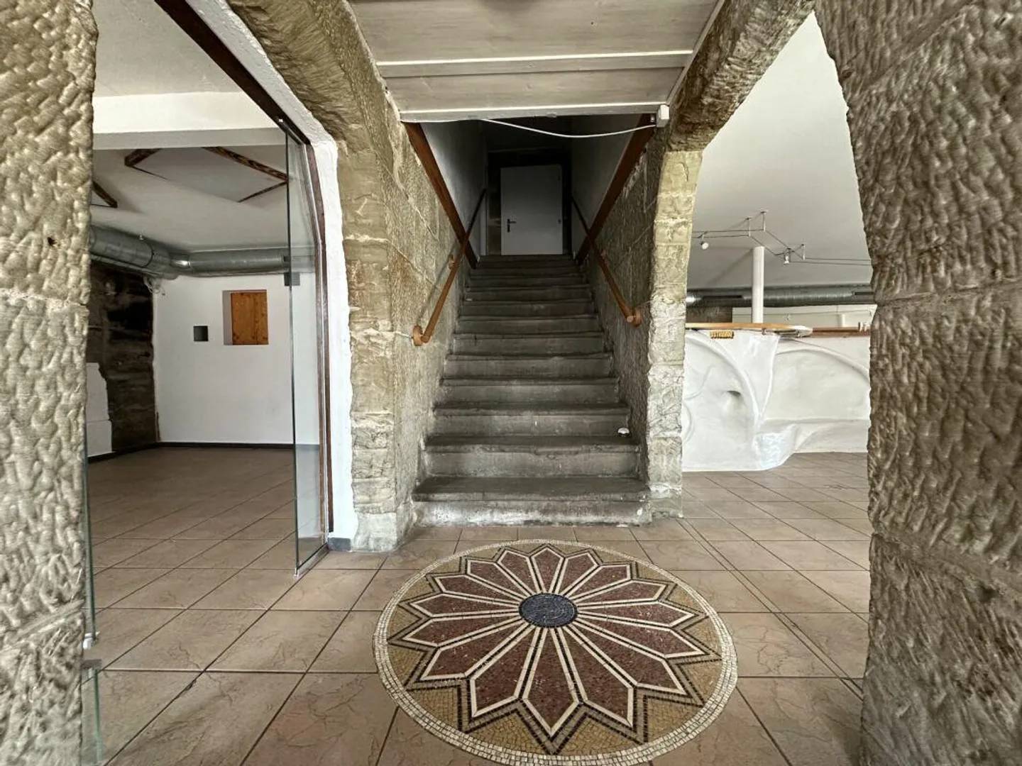 Mitten im Dorfzentrum finden Ihre kreativen Ideen Raum - Foto 6 di 12