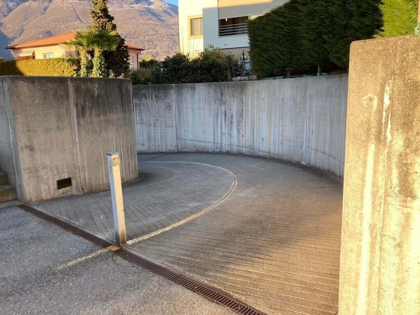Parking space in Giubiasco - near Via Ressiga 10 E/F/G - Photo 2 of 2
