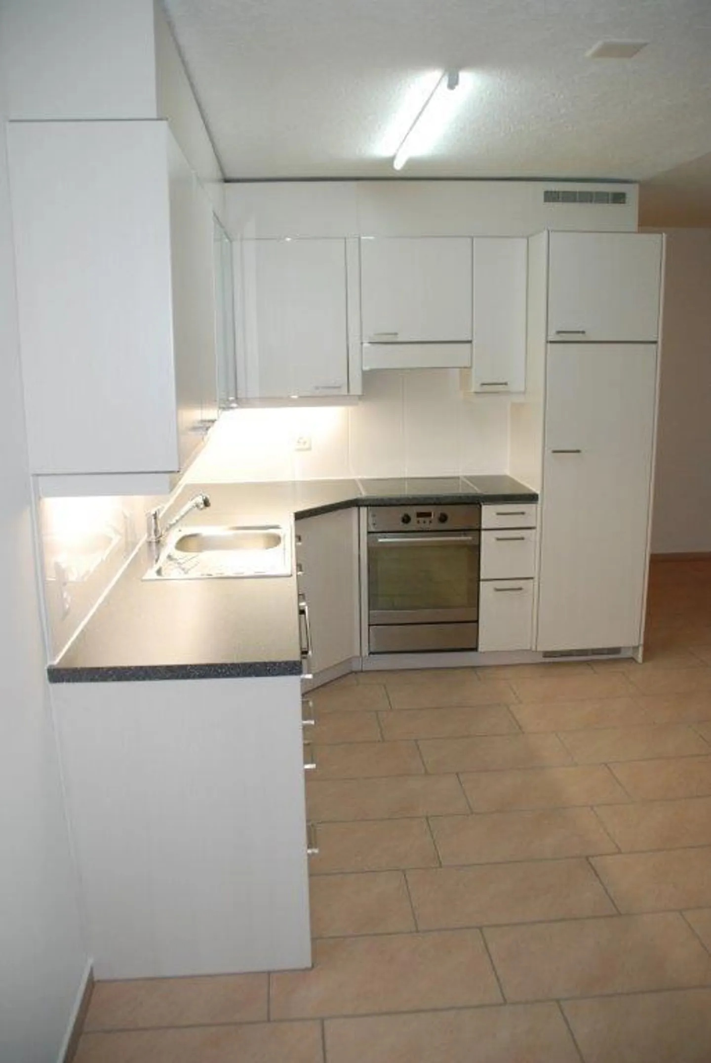 Affordable 5.5-room apartment on the 2nd floor with balcony - Photo 2 of 6