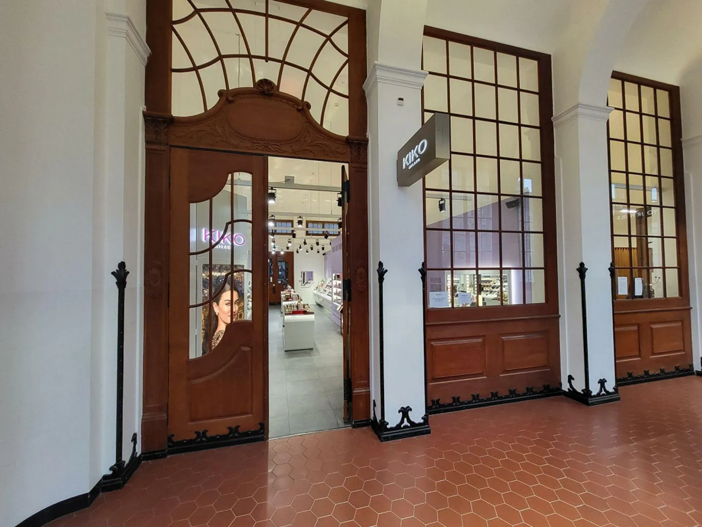 Stazione di San Gallo - Negozio di vendita al binario 1 - Foto 2 di 6