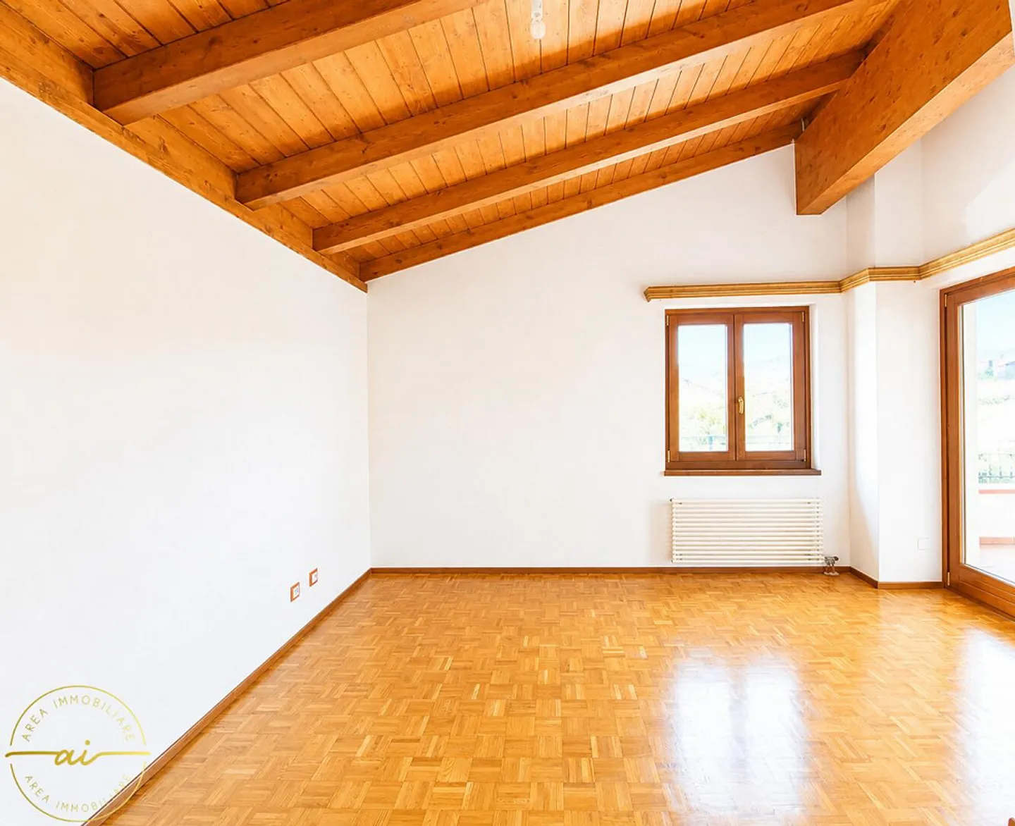 GERÄUMIGES HAUS MIT 5,5 ZIMMERN UND GARTEN IN EINER GRÜNEN GEGENDE IN STABIO - Foto 12 von 13