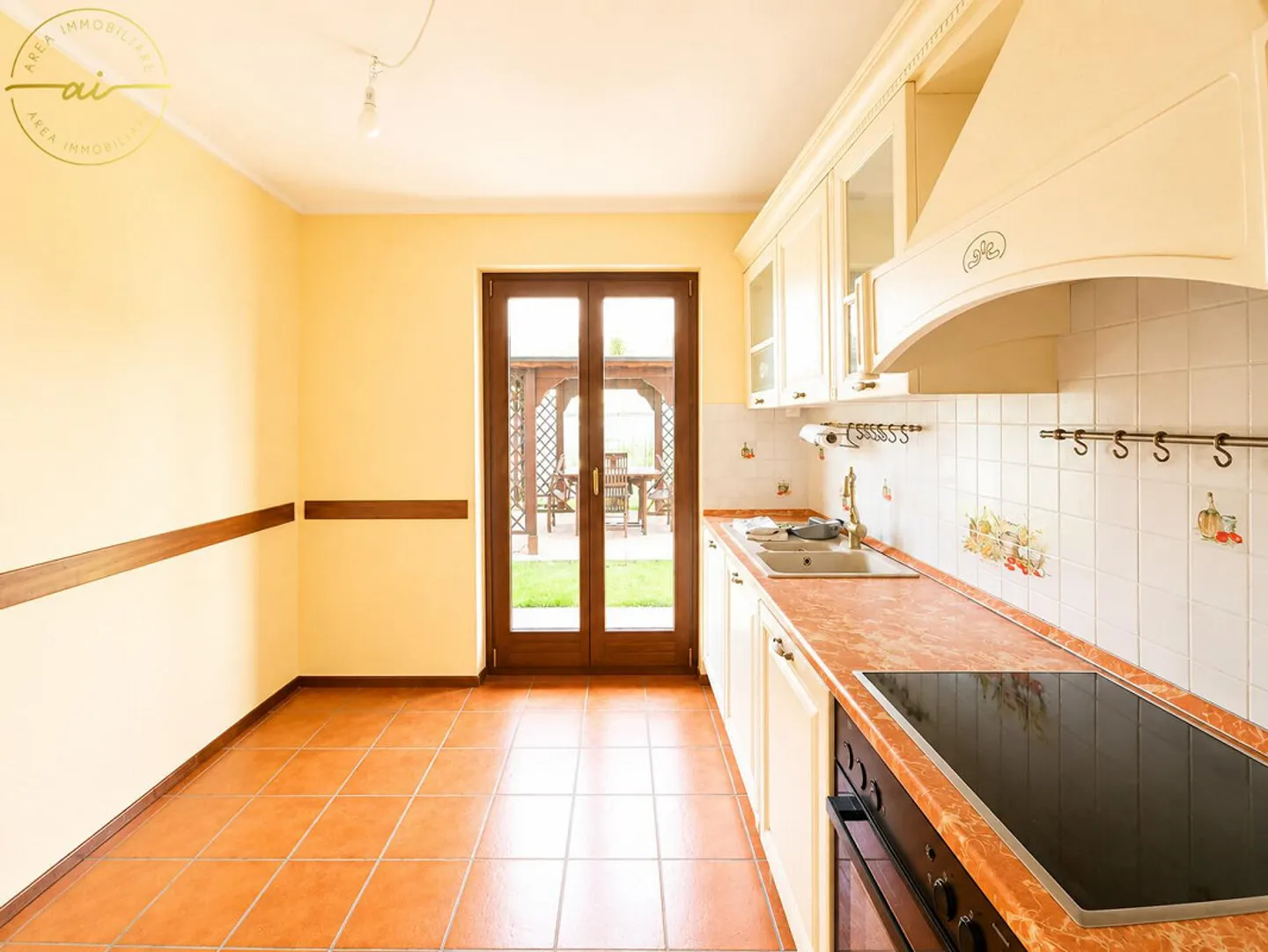 GERÄUMIGES HAUS MIT 5,5 ZIMMERN UND GARTEN IN EINER GRÜNEN GEGENDE IN STABIO - Foto 9 von 13