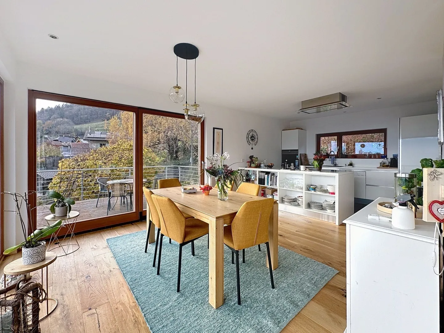 Wunderschöne Architektenvilla mit atemberaubendem Panoramablick auf die Ebene - Foto 7 von 17