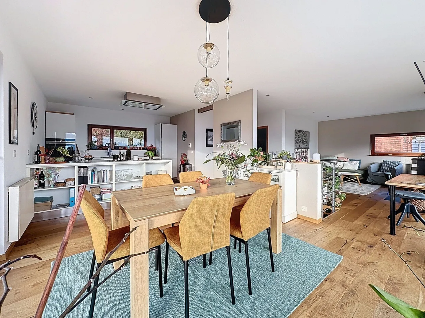 Wunderschöne Architektenvilla mit atemberaubendem Panoramablick auf die Ebene - Foto 8 von 17