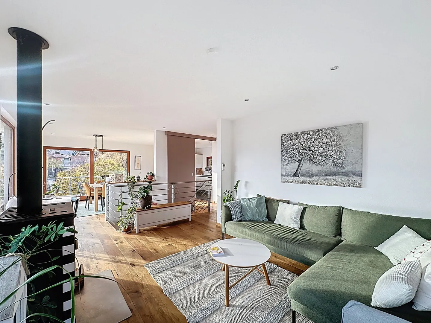 Wunderschöne Architektenvilla mit atemberaubendem Panoramablick auf die Ebene - Foto 9 von 17