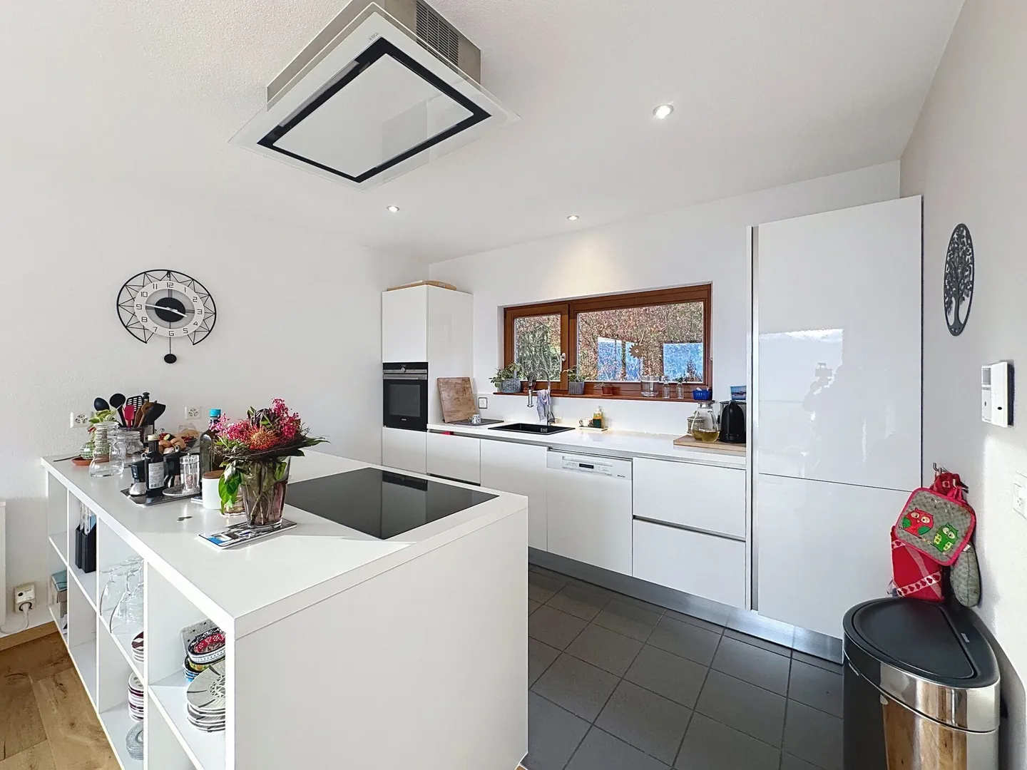 Wunderschöne Architektenvilla mit atemberaubendem Panoramablick auf die Ebene - Foto 5 von 17