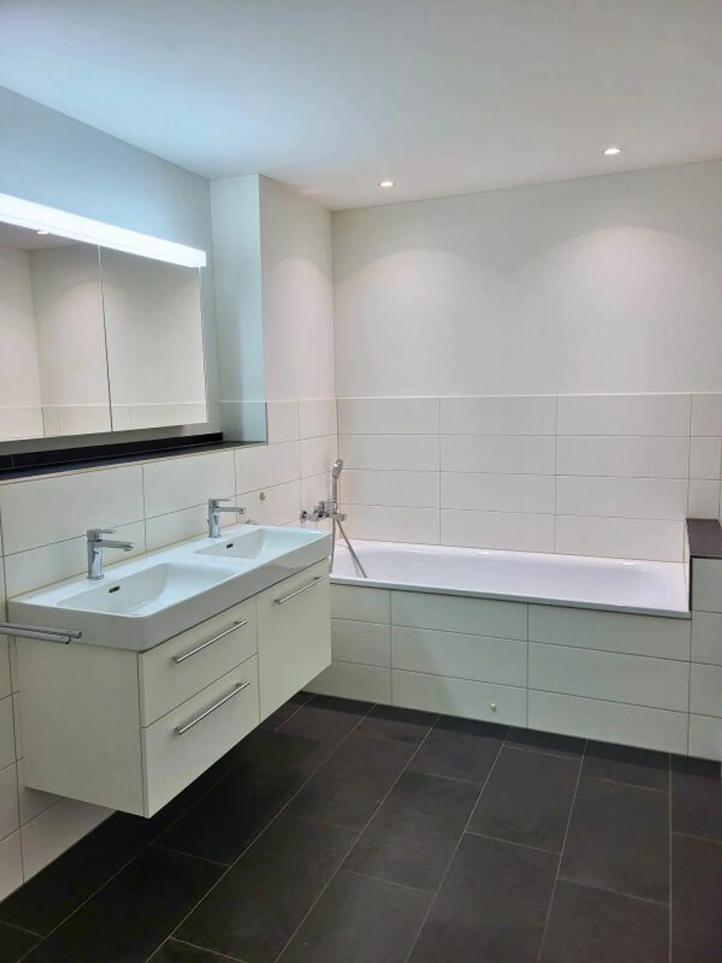 Modernes Wohnen in Bütschwil - 4.5 Zimmerwohnung zum Wohlfülen! - Foto 4 di 12