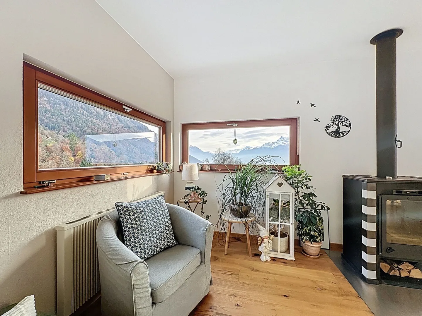 Wunderschöne Architektenvilla mit atemberaubendem Panoramablick auf die Ebene - Foto 10 von 17