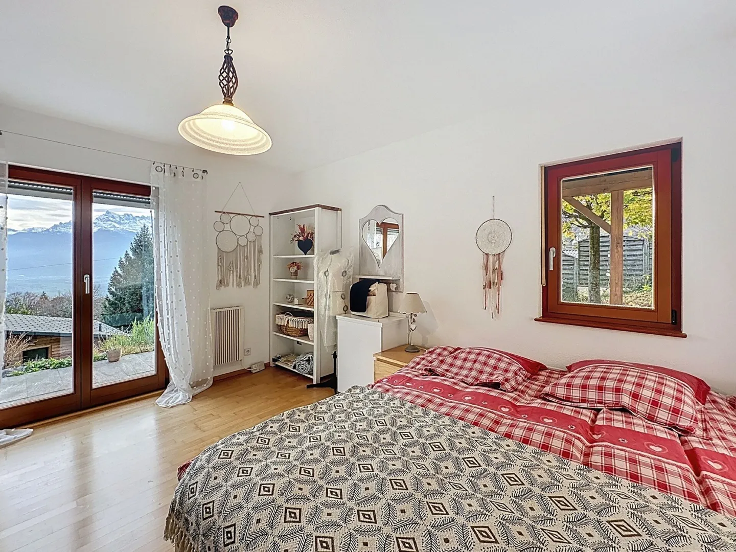 Wunderschöne Architektenvilla mit atemberaubendem Panoramablick auf die Ebene - Foto 14 von 17