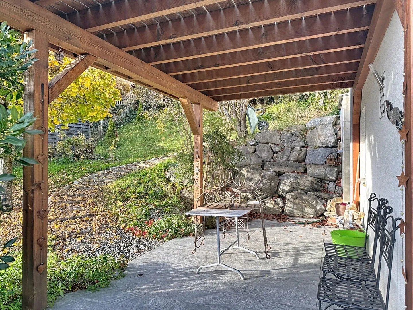 Wunderschöne Architektenvilla mit atemberaubendem Panoramablick auf die Ebene - Foto 16 von 17