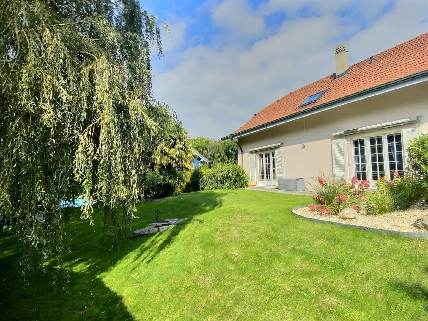 Magnificent villa with beautiful garden between Villeneuve and Le Bouveret - Photo 2 of 13