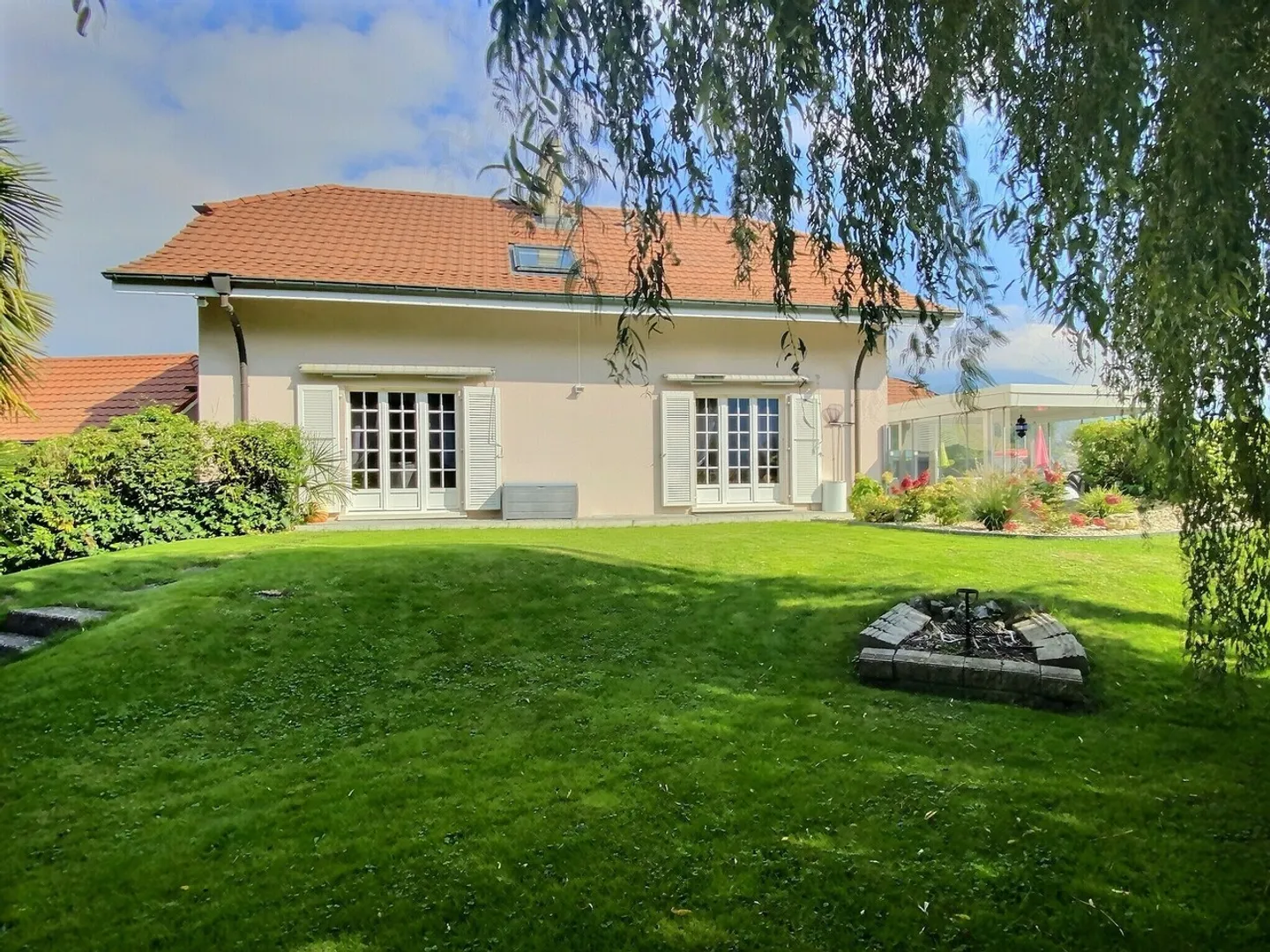Magnificent villa with beautiful garden between Villeneuve and Le Bouveret - Photo 3 of 13