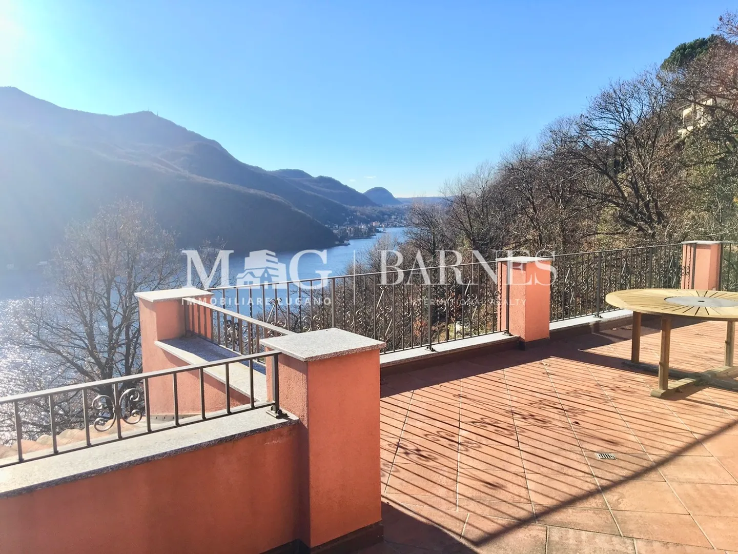 Villa Élégante avec Vue sur le Lac - Photo 8 sur 8