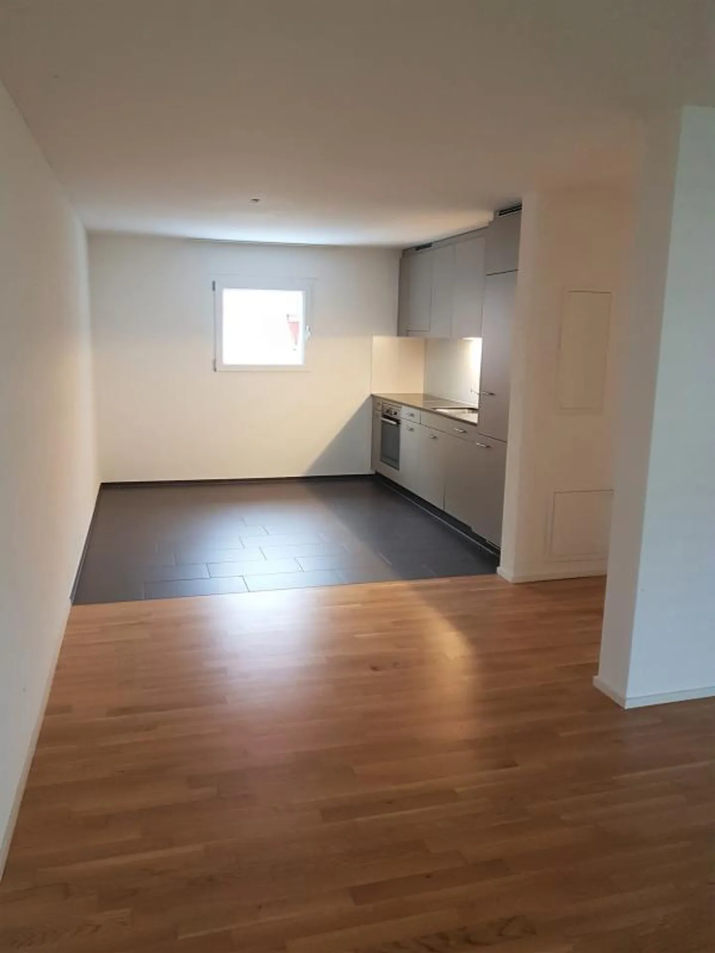 Grosszügige Wohnung mit Balkon - Foto 4 von 9