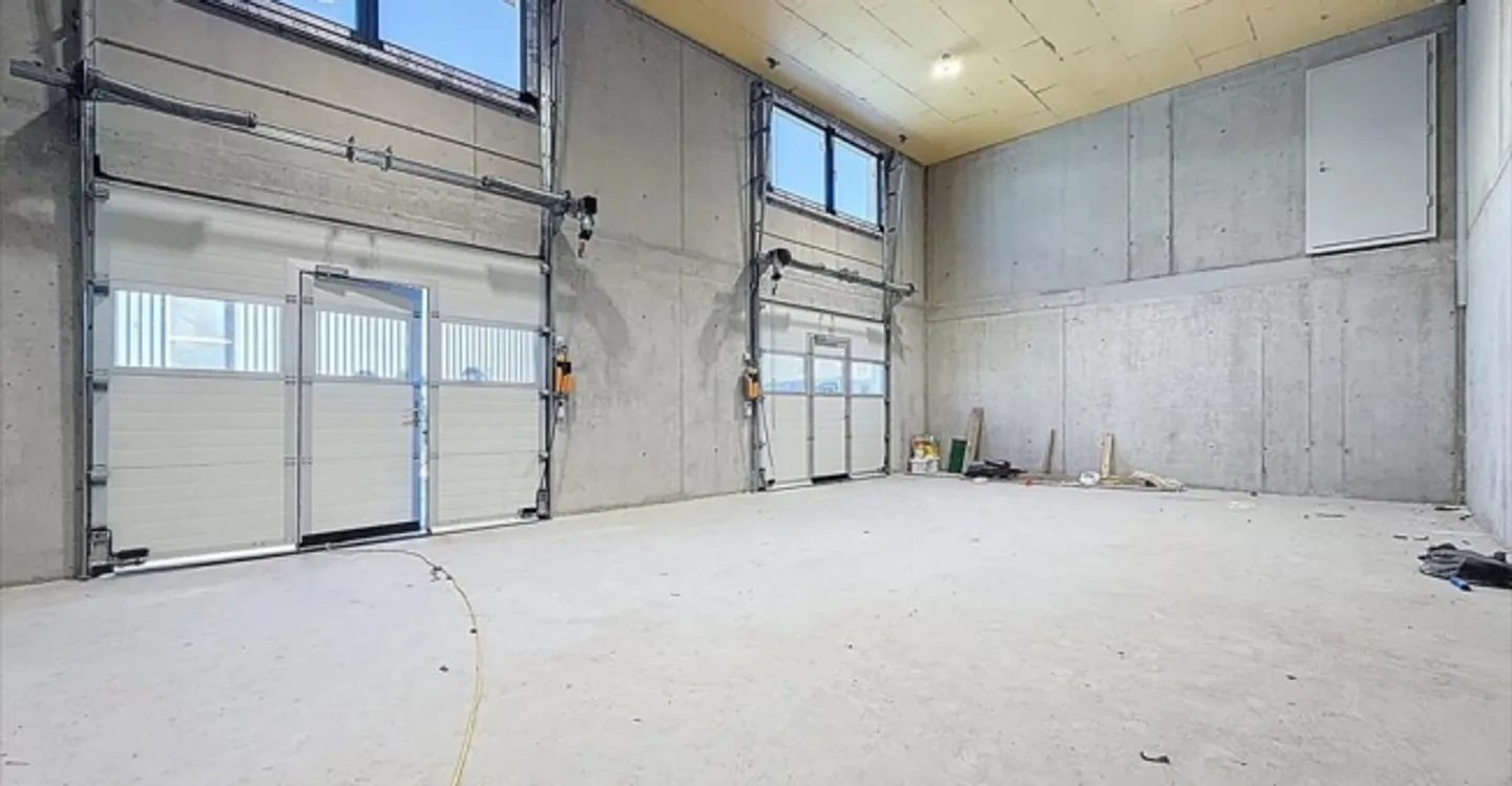 Mischgenutztes Gebäude mieten - Foto 2 von 8