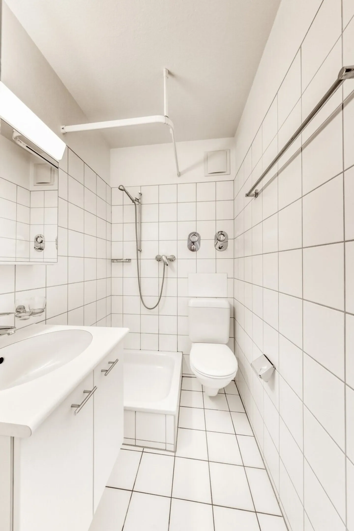 Charming 2.5-room apartment on the 8th floor - Photo 8 of 12