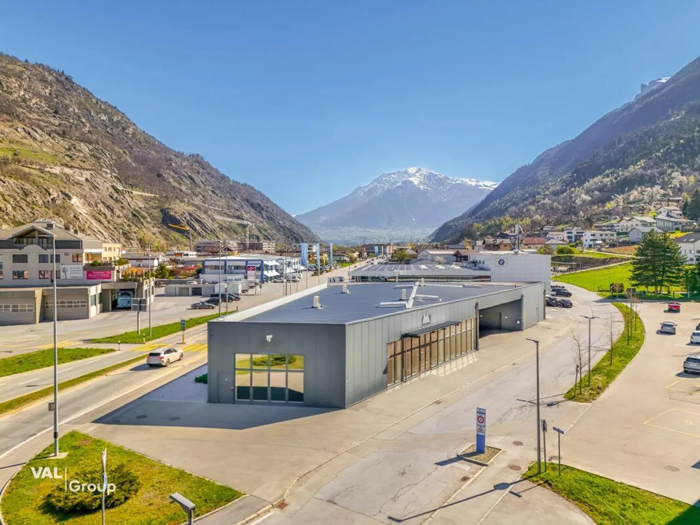 Moderna sala commerciale nel mercato al dettaglio 'Dreispitz' - Foto 1 di 13