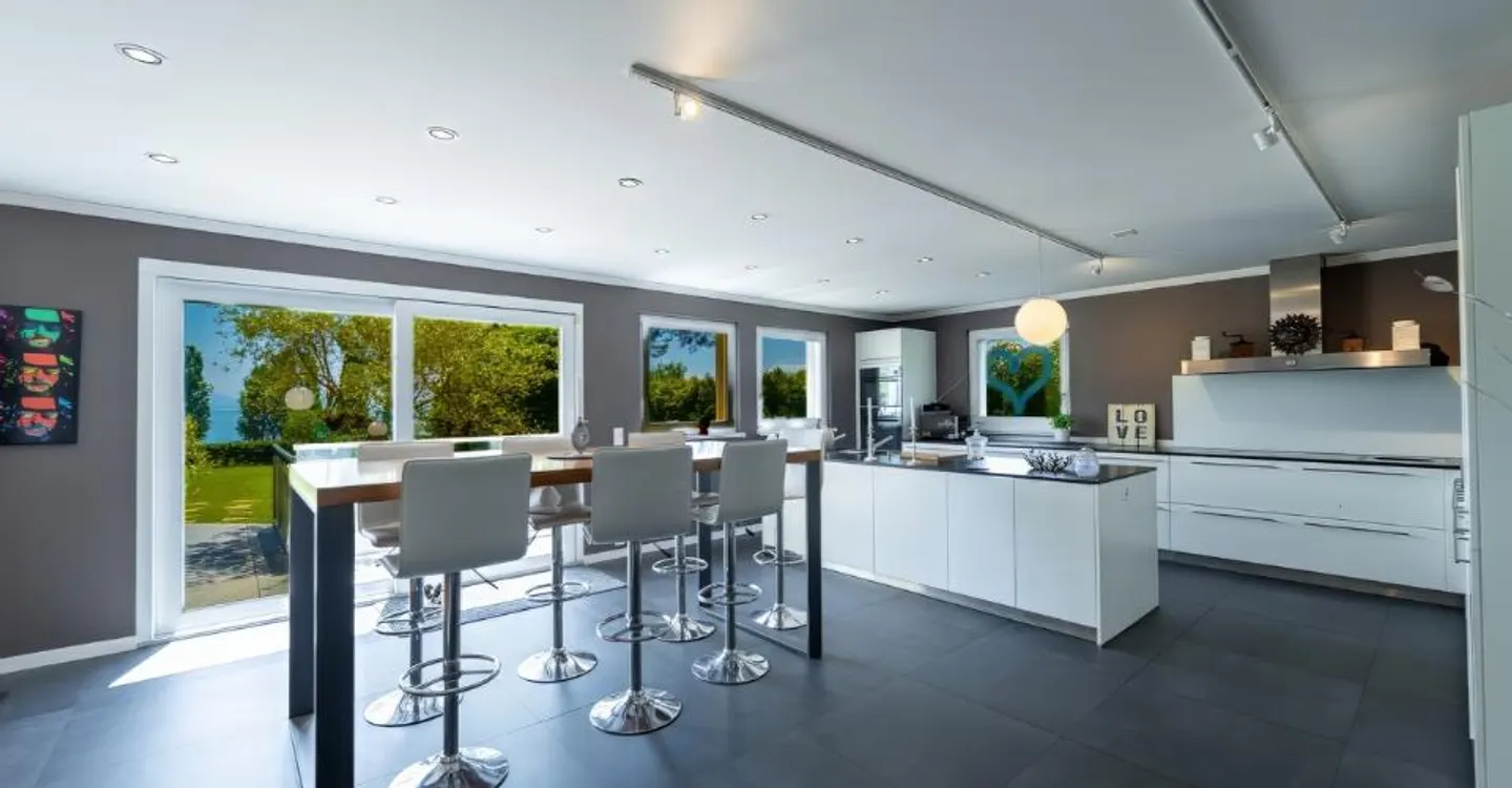 Sumptuous house with lake view and swimming pool - Photo 5 of 11