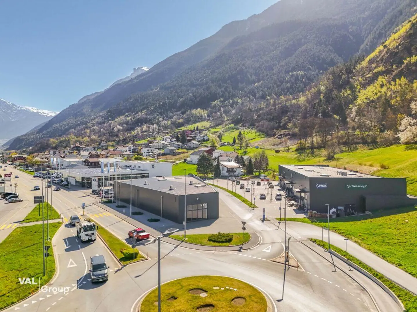 Moderna sala commerciale nel mercato al dettaglio 'Dreispitz' - Foto 2 di 13