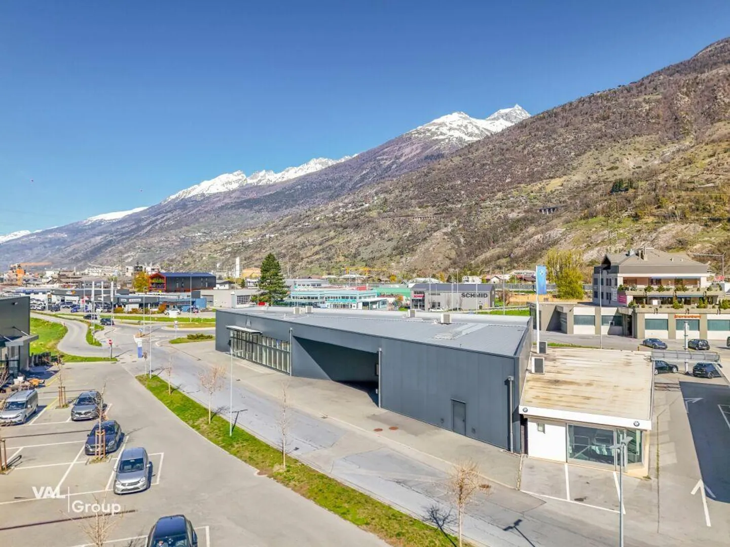 Moderna sala commerciale nel mercato al dettaglio 'Dreispitz' - Foto 5 di 13