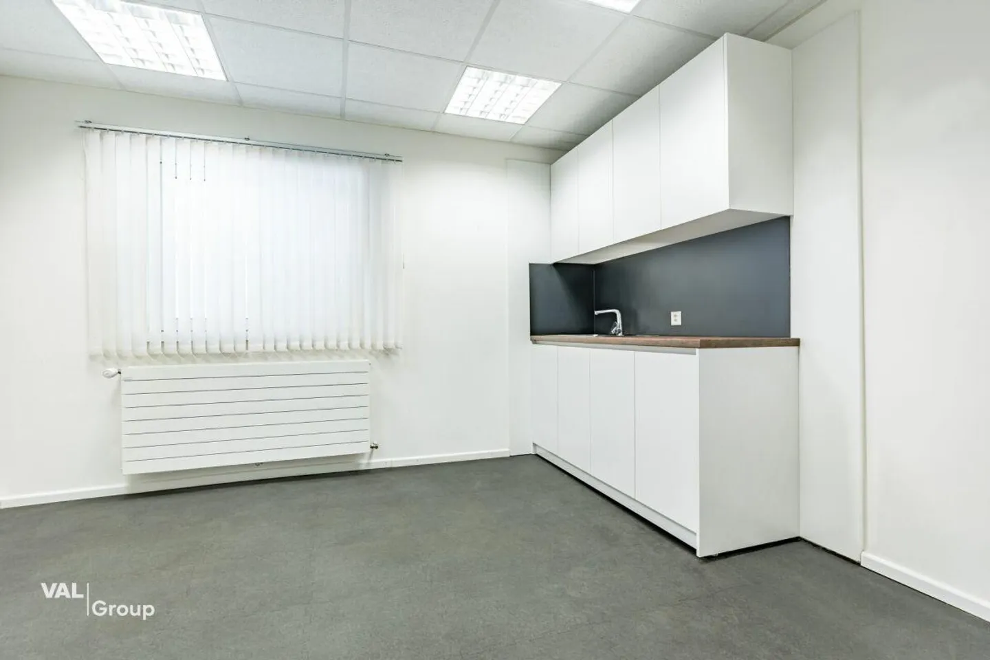 Moderna sala commerciale nel mercato al dettaglio 'Dreispitz' - Foto 6 di 13