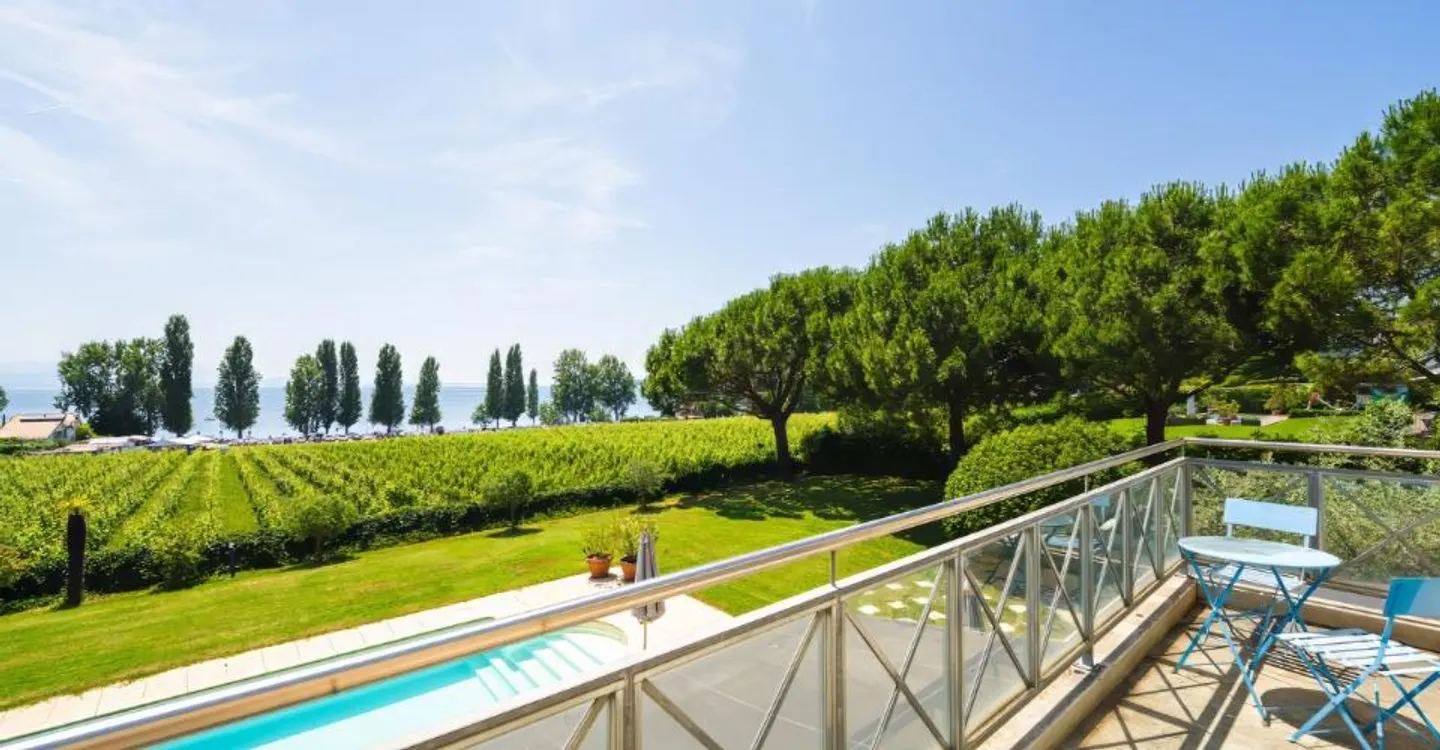 Sumptuous house with lake view and swimming pool - Photo 9 of 11