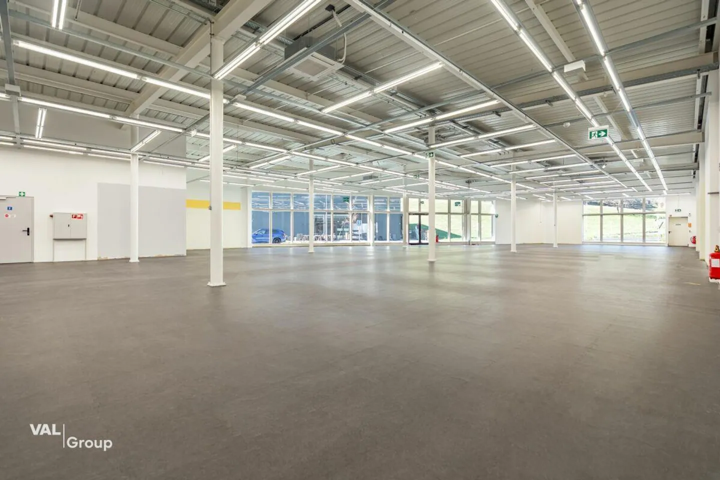 Moderna sala commerciale nel mercato al dettaglio 'Dreispitz' - Foto 7 di 13