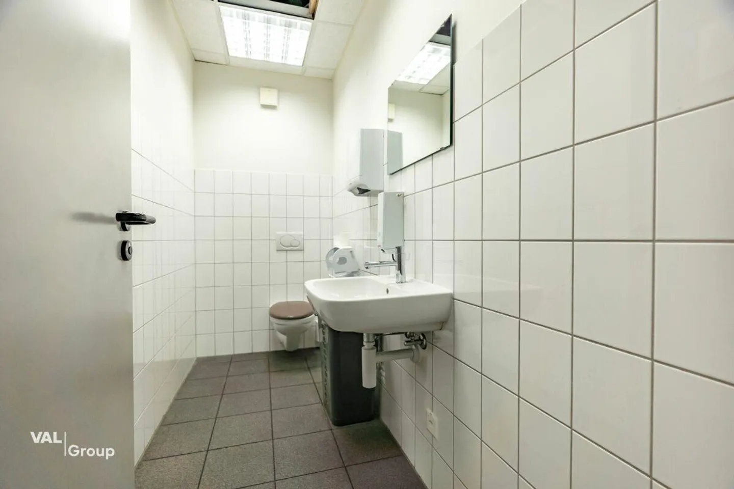 Moderna sala commerciale nel mercato al dettaglio 'Dreispitz' - Foto 8 di 13