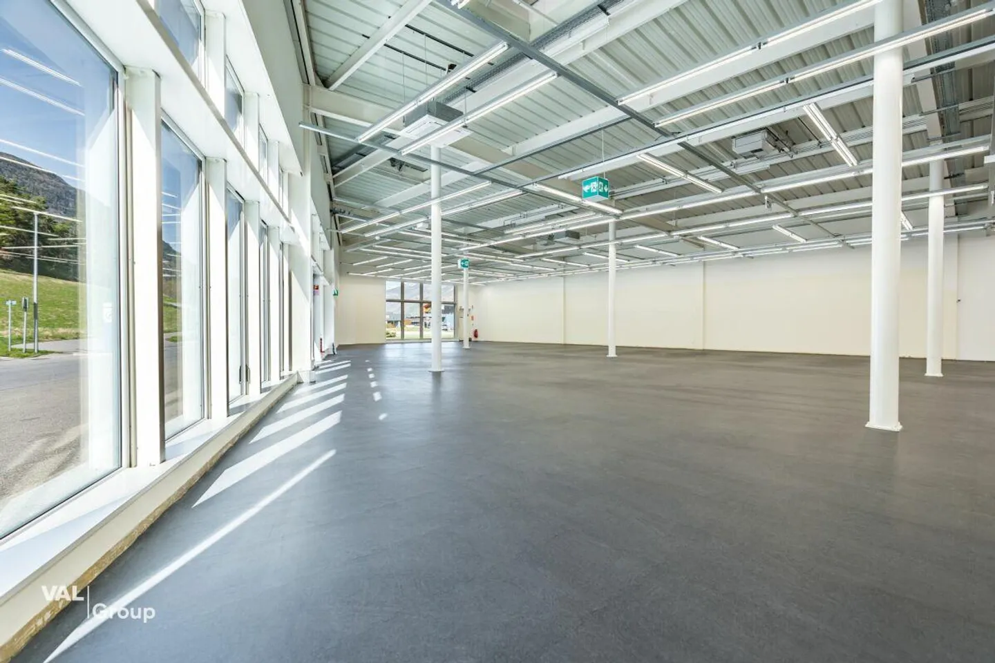 Moderna sala commerciale nel mercato al dettaglio 'Dreispitz' - Foto 9 di 13