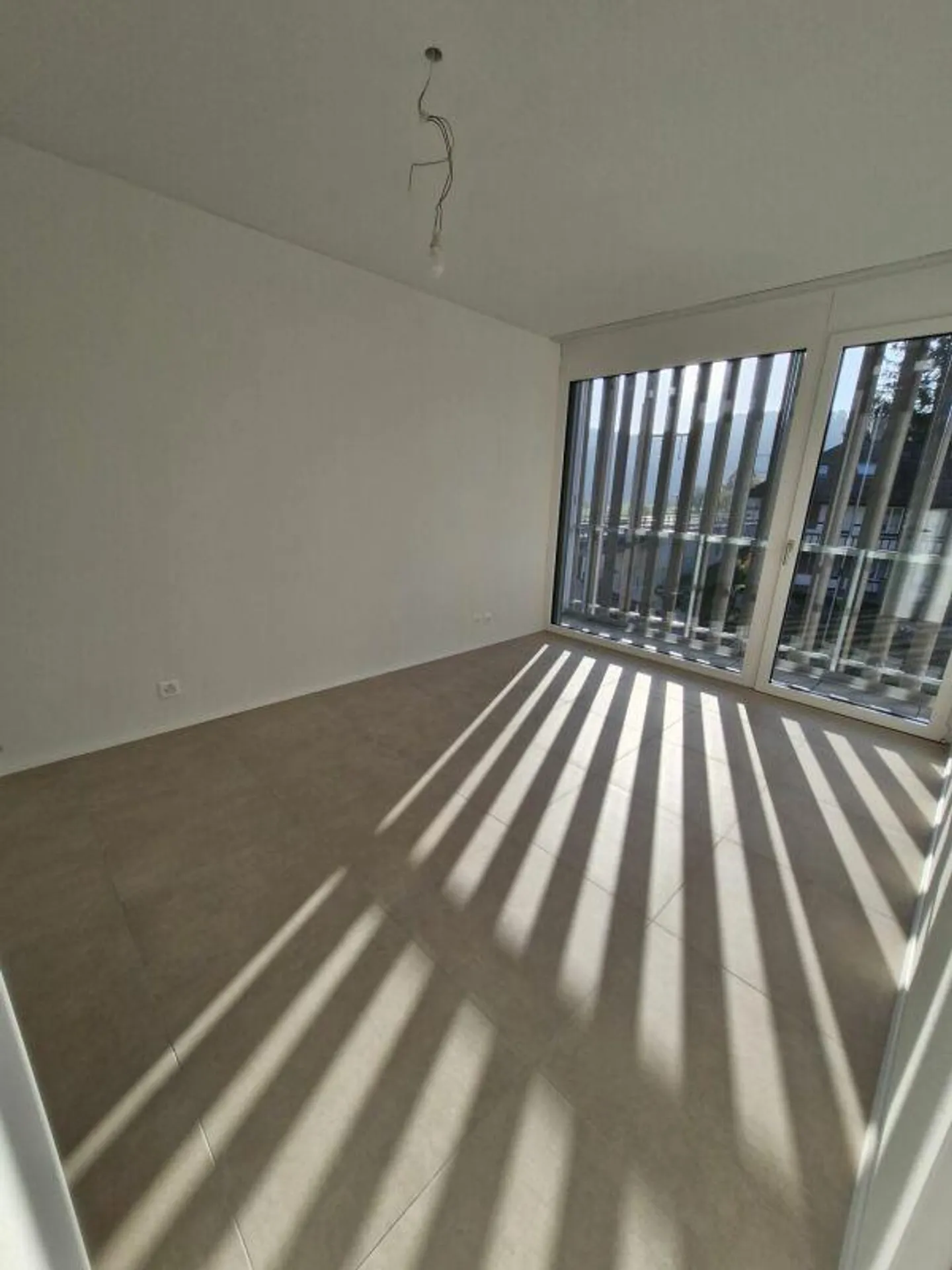 Like-new 3.5-room apartment on the 1st floor with winter garden - Photo 3 of 10
