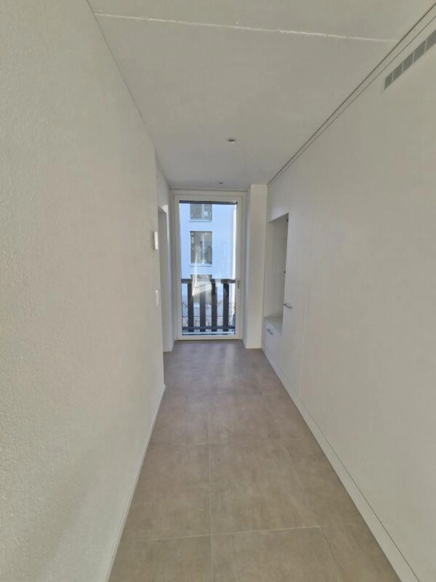 Like-new 3.5-room apartment on the 1st floor with winter garden - Photo 5 of 10