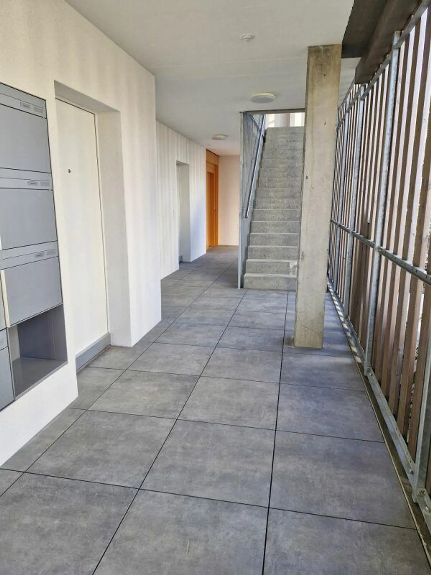 Like-new 3.5-room apartment on the 1st floor with winter garden - Photo 8 of 10