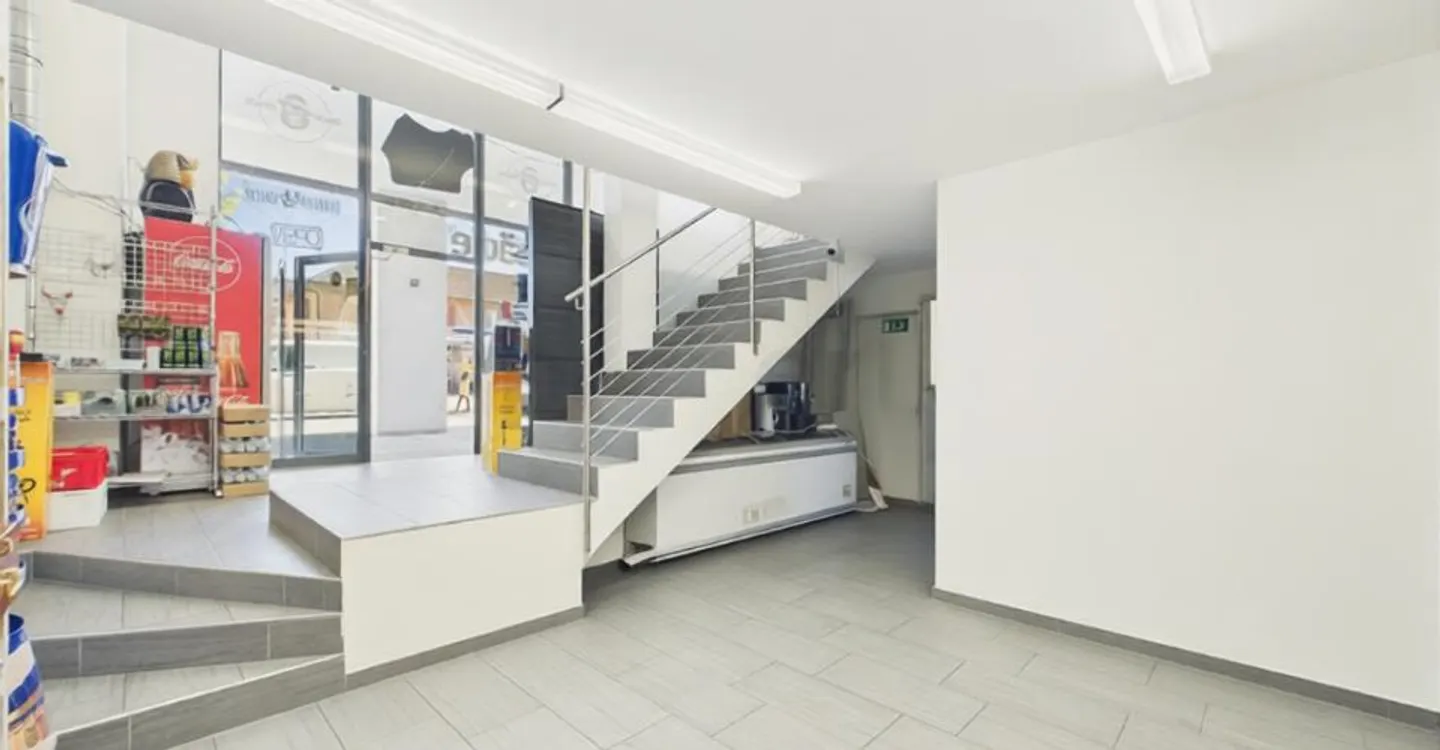 Commercial Retail Space in Central Location in Opfikon - Photo 5 of 10