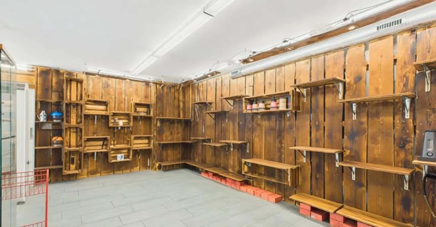 Commercial Retail Space in Central Location in Opfikon - Photo 8 of 10