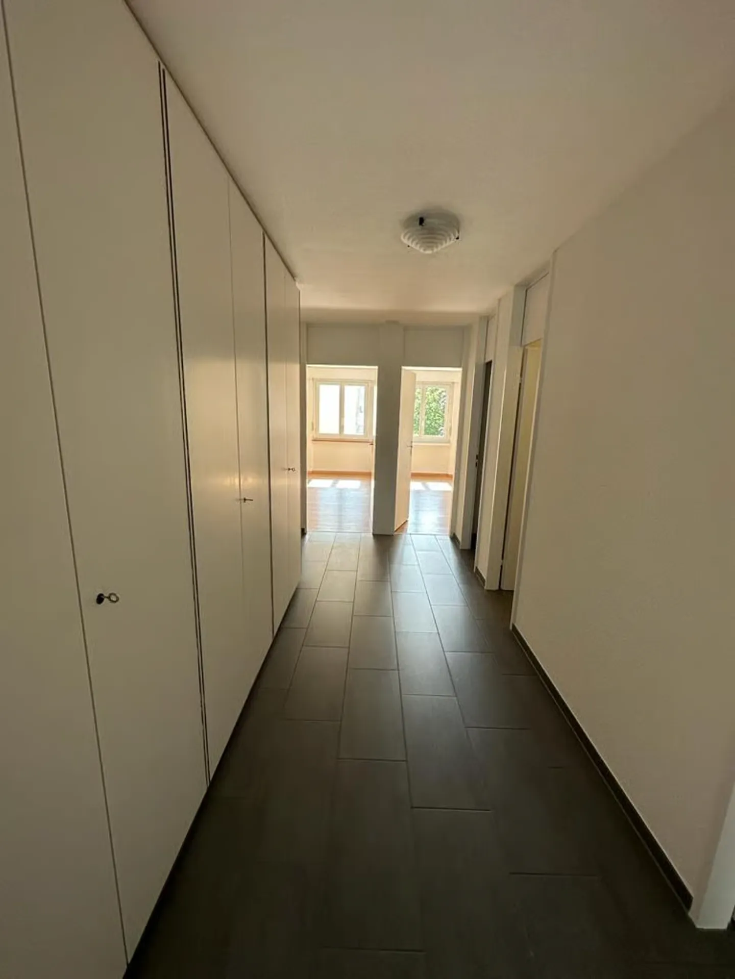 Appartamento di 3.5 stanze in una posizione tranquilla - Foto 4 di 9