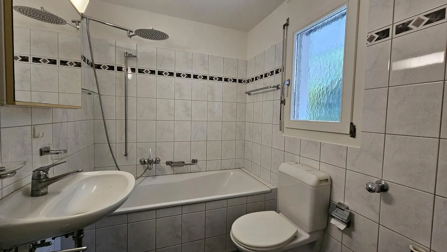 Belle appartement de jardin 2.5 pièces dans un emplacement de choix à Neuhausen - Photo 6 sur 17