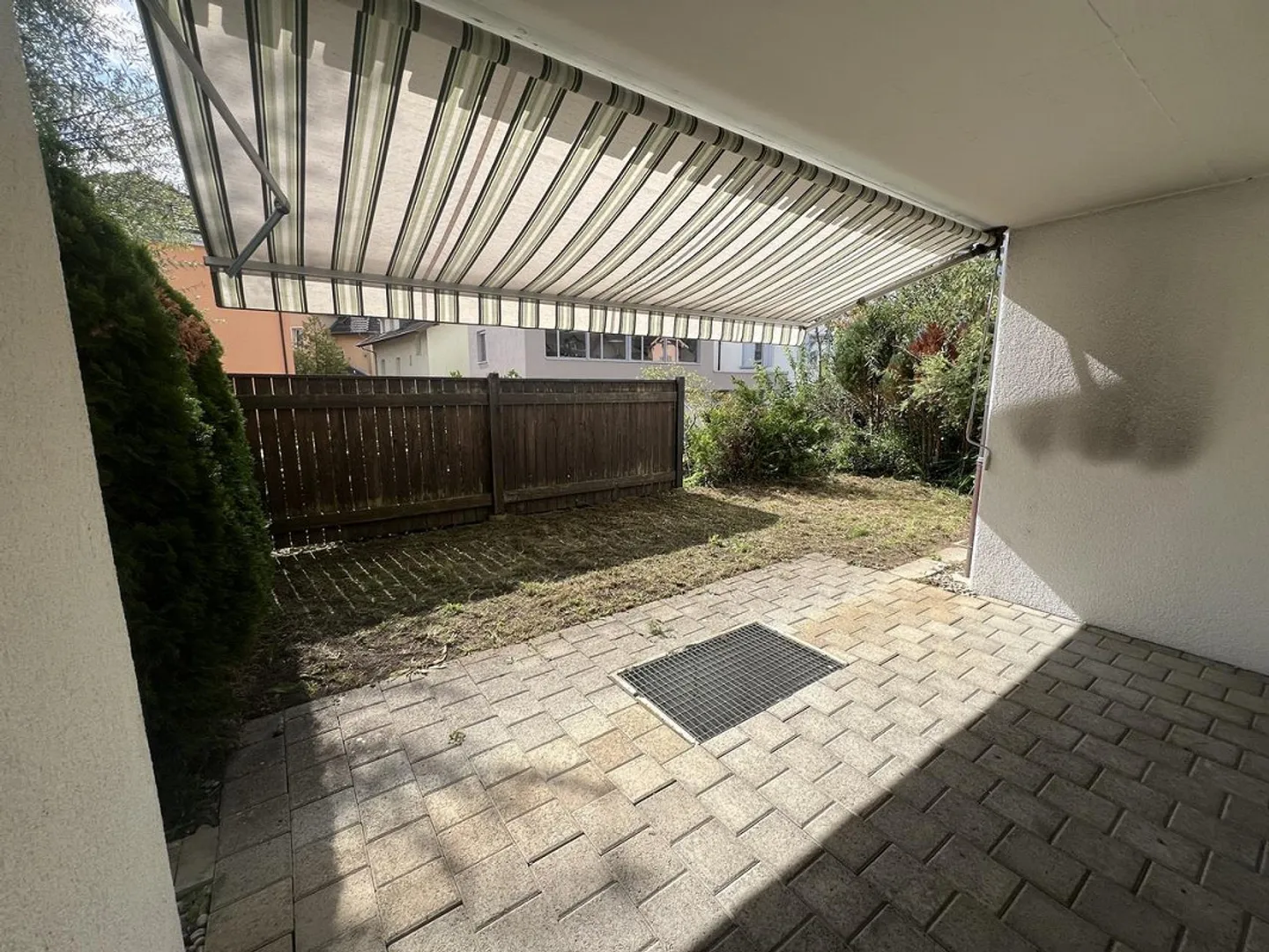 Belle appartement de jardin 2.5 pièces dans un emplacement de choix à Neuhausen - Photo 11 sur 17