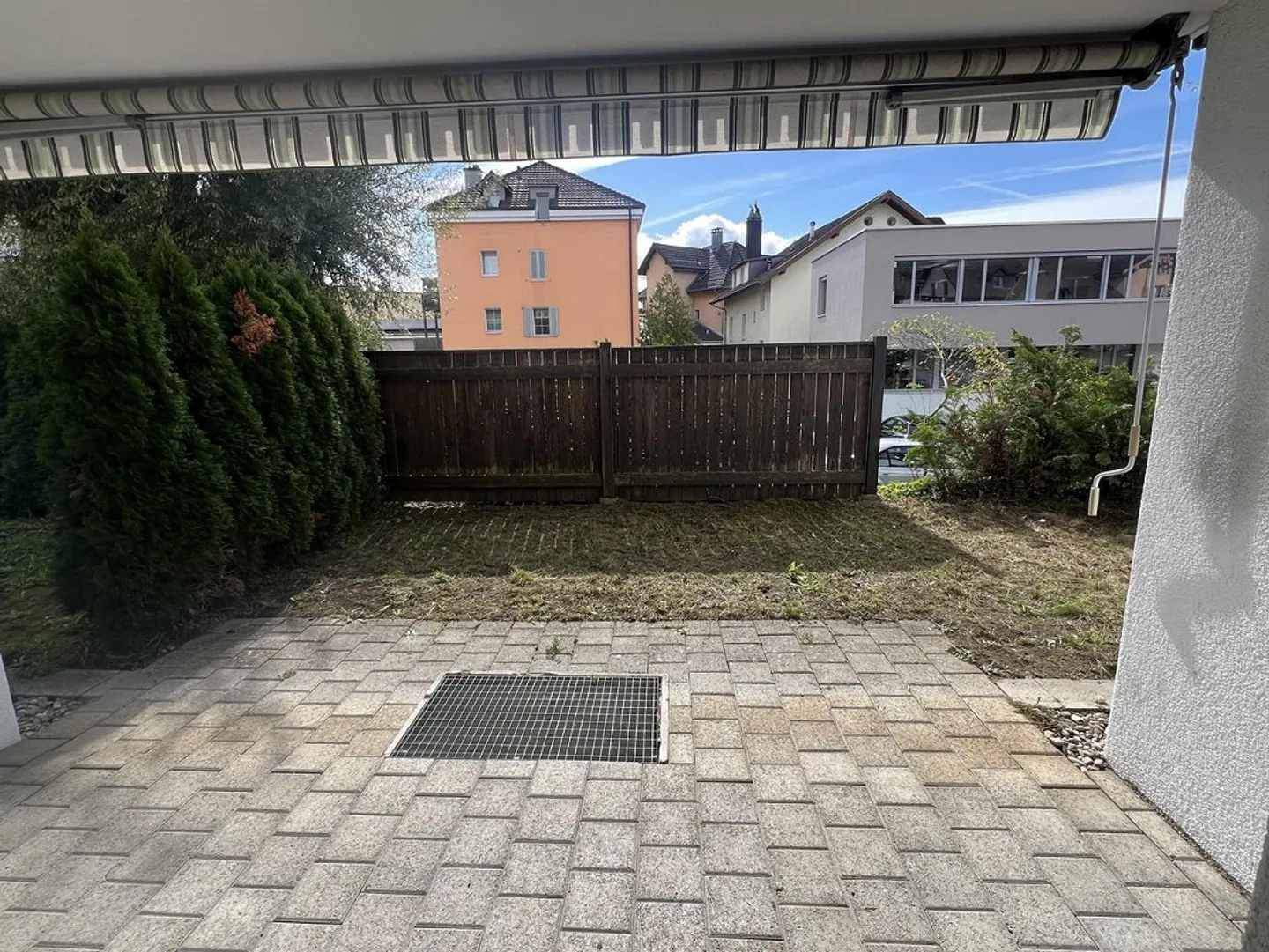 Belle appartement de jardin 2.5 pièces dans un emplacement de choix à Neuhausen - Photo 12 sur 17