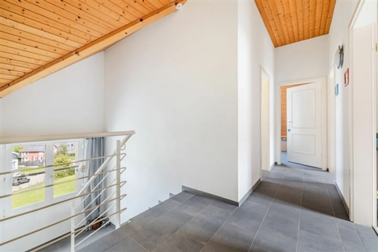 Dreamlike 6.5-room penthouse apartment with bright rooms and sunny balcony - Photo 9 of 15