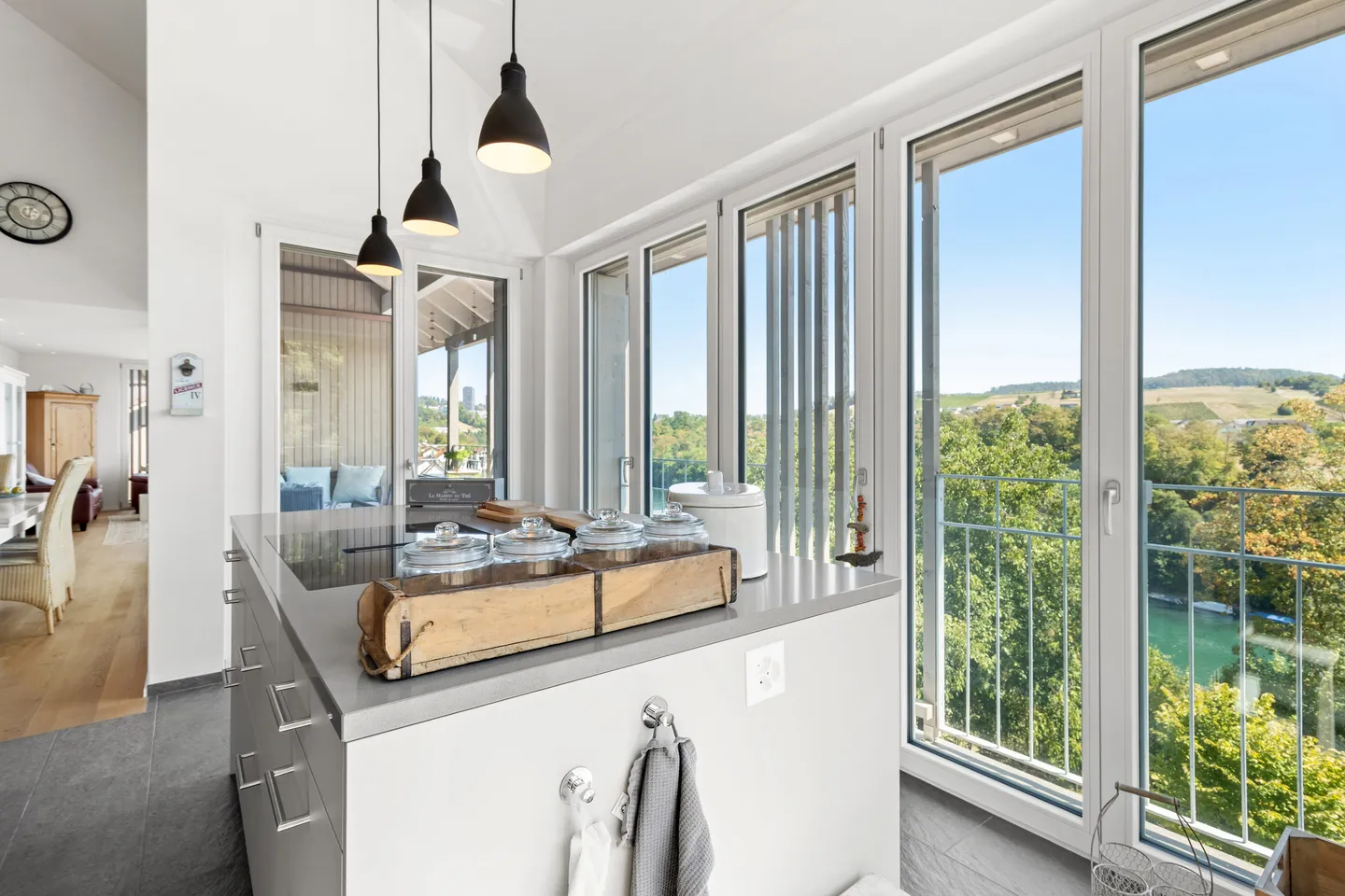 Fantastic 4-Room Maisonette Apartment with Rhine View - Photo 2 of 8